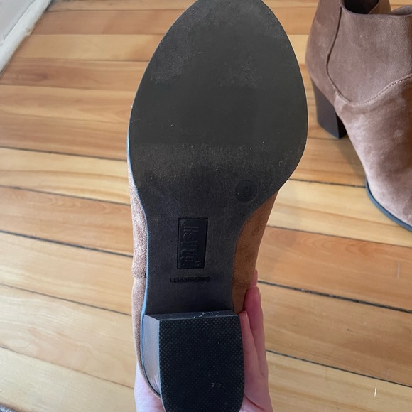 Brand new brown ankle boots. - Picture 3 of 5